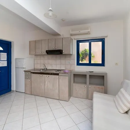 Natassa Apartment *