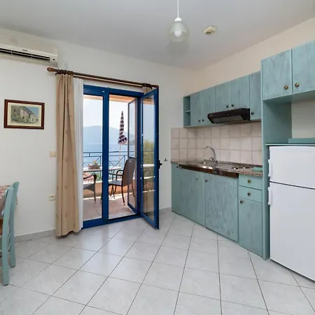 Natassa Apartment *
