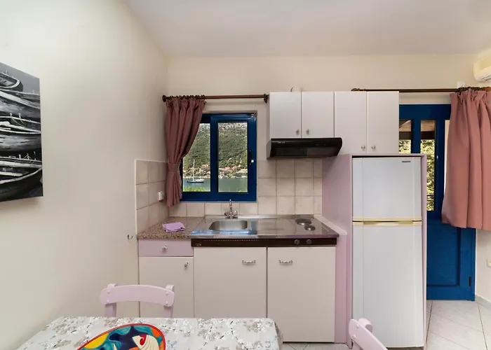 Natassa أيّا إفيميا